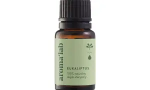Butelka z zieloną etykietą, na której widnieje napis "EUKALIPTUS 100% naturalny olejek eteryczny". Idealny olejek eukaliptusowy dla dzieci.